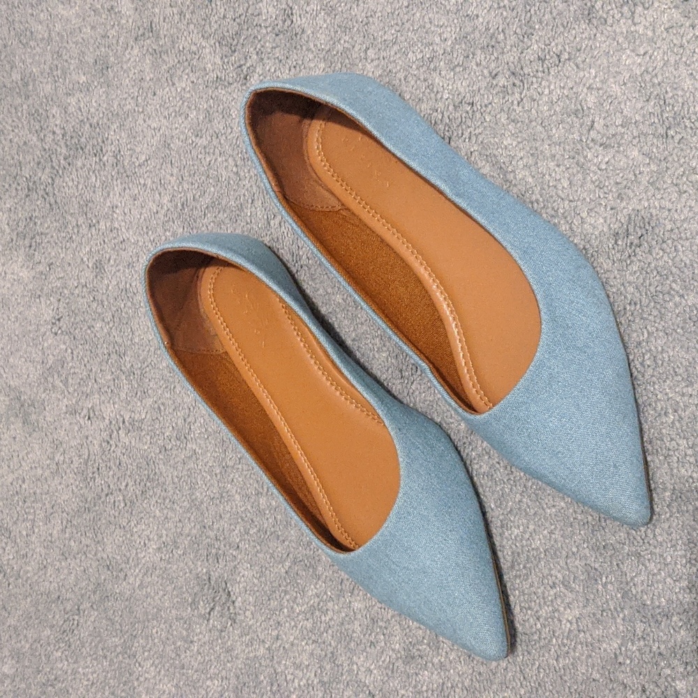 Flat pointed shoes